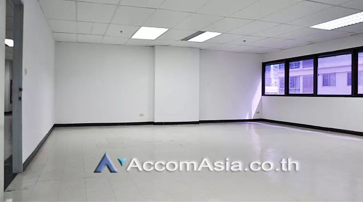  Office space For Rent in Silom, Bangkok  near BTS Surasak (AA16337)